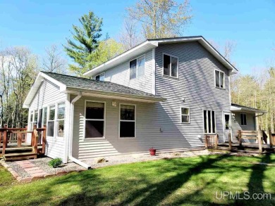 Menominee River - Menominee County Home For Sale in Wallace Michigan