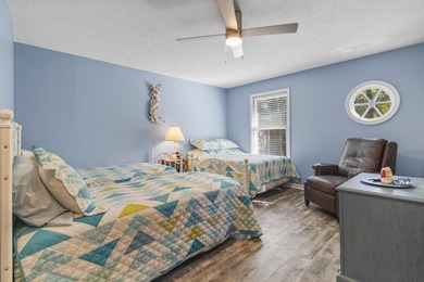 3 BLOCKS TO THE BEACH! Nestled in Wildwood Oaks, this townhouse - photo 15