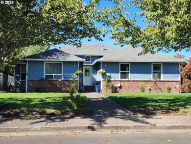 Lake Home For Sale in Oakland, Oregon