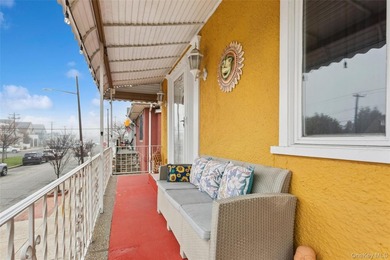 Charming and inviting 3-bedroom beachside retreat filled with - photo 2