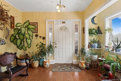 Charming and inviting 3-bedroom beachside retreat filled with - photo 3