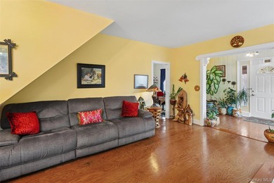 Charming and inviting 3-bedroom beachside retreat filled with - photo 9