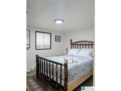 Turnkey 4 Bedroom, 2 bath, Arrowhead Lake chalet just a short - photo 11