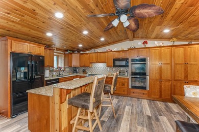 Own the ultimate turnkey multi-generational compound & executive - photo 15