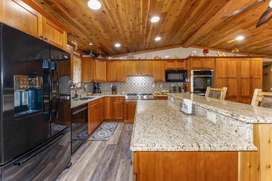 Own the ultimate turnkey multi-generational compound & executive - photo 16