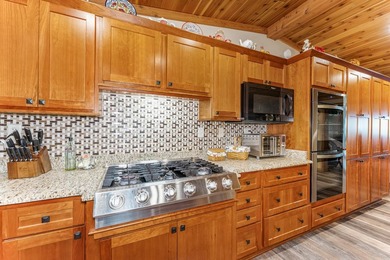Own the ultimate turnkey multi-generational compound & executive - photo 17