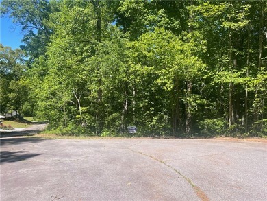 Perfect lot for walk out basement on quiet cul-de-sac in the - photo 4