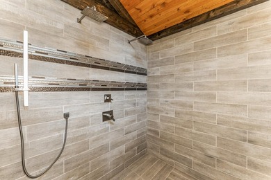 Own the ultimate turnkey multi-generational compound & executive - photo 30
