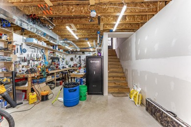 Own the ultimate turnkey multi-generational compound & executive - photo 45