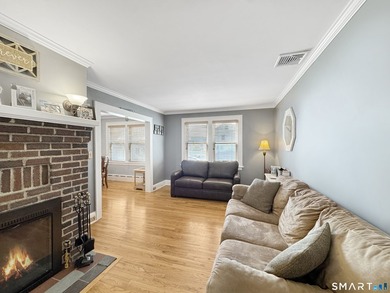 Beautifully-maintained single-family home offers the perfect - photo 5