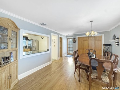 Beautifully-maintained single-family home offers the perfect - photo 8