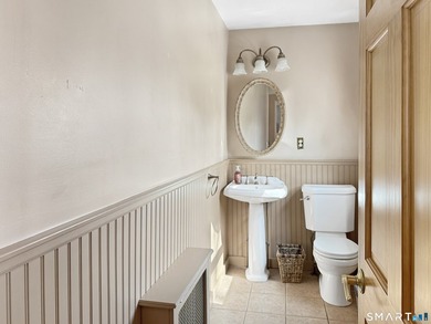 Beautifully-maintained single-family home offers the perfect - photo 10