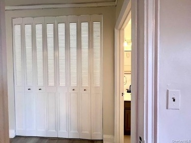 Excellent Condition 1 Bedroom Coop Located In Woodside/Sunnyside