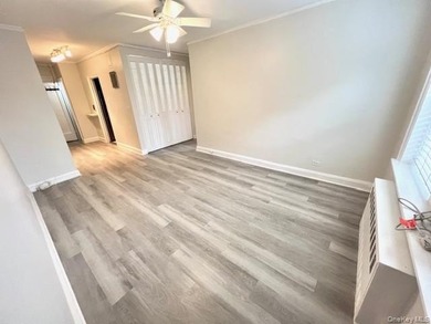 Excellent Condition 1 Bedroom Coop Located In Woodside/Sunnyside