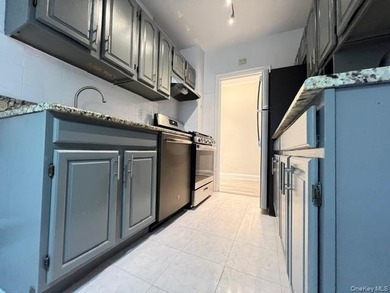 Excellent Condition 1 Bedroom Coop Located In Woodside/Sunnyside