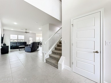 Beautiful basically New Home with great water views. High - photo 4