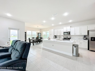 Beautiful basically New Home with great water views. High - photo 9