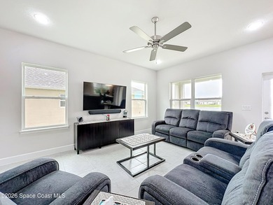 Beautiful basically New Home with great water views. High - photo 10