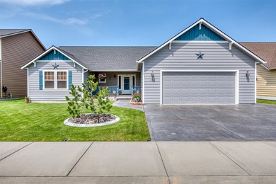 This lovely and beautifully maintained home has so much to - photo 1