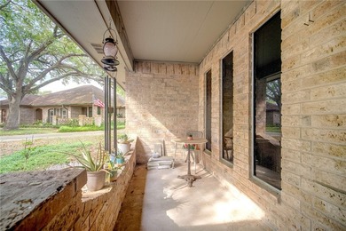 Look at this beautifully maintained all brick home in desirable - photo 3