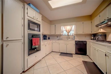 Look at this beautifully maintained all brick home in desirable - photo 4