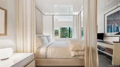 Welcome to a sanctuary in North Hills - a one-of-a-kind Frank - photo 28