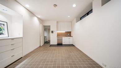 Welcome to a sanctuary in North Hills - a one-of-a-kind Frank - photo 32