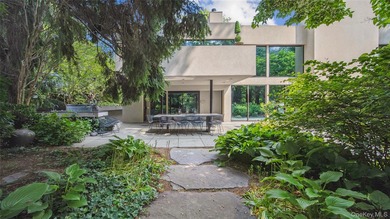 Welcome to a sanctuary in North Hills - a one-of-a-kind Frank - photo 38