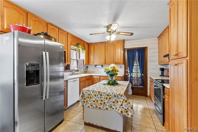 This spacious 6-bedroom, 4-bathroom home offers over 3,360 sq ft - photo 9