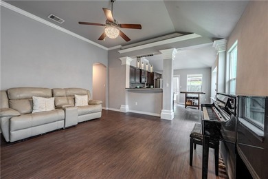 Charming and well-maintained home featuring an inviting - photo 4