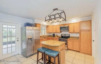 Welcome to 257 Marion Street in Indian Harbour Beach a charming - photo 4