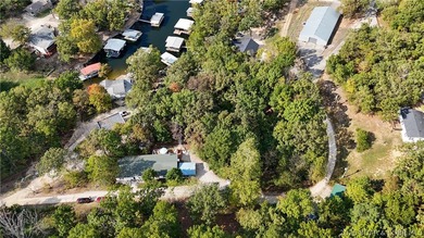Welcome to your lakefront retreat! This super cute, updated 4 - photo 47