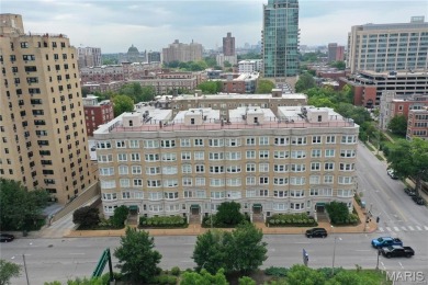 Stunning panoramic views over Forest Park await you in this