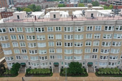 Stunning panoramic views over Forest Park await you in this