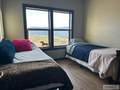 Experience panoramic mountain and valley views from every window - photo 15