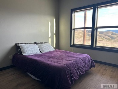 Experience panoramic mountain and valley views from every window - photo 18