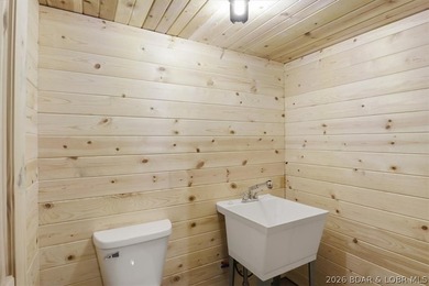 Adorable Lakefront Retreat/Newly Remodeled in 2026 at the 66MM - photo 20