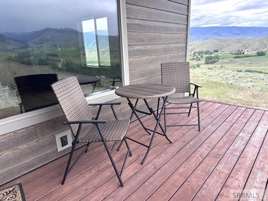 Experience panoramic mountain and valley views from every window - photo 22
