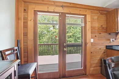 Feel like you're on vacation every day in this lovely log cabin - photo 30
