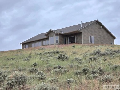 Experience panoramic mountain and valley views from every window - photo 33