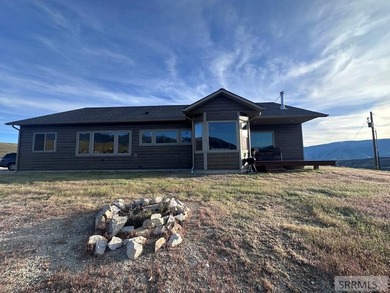 Experience panoramic mountain and valley views from every window - photo 34