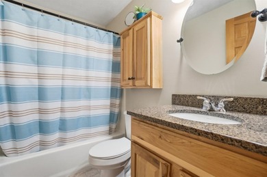Feel like you're on vacation every day in this lovely log cabin - photo 46