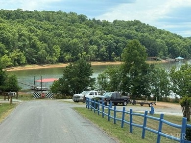 Water Front lot, inside Large Cove, Beautiful homes nearby - photo 11