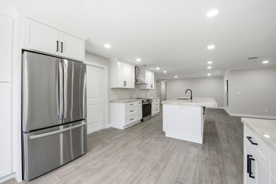 Fully remodeled 3-bedroom, 2-bath home with an attached garage - photo 12