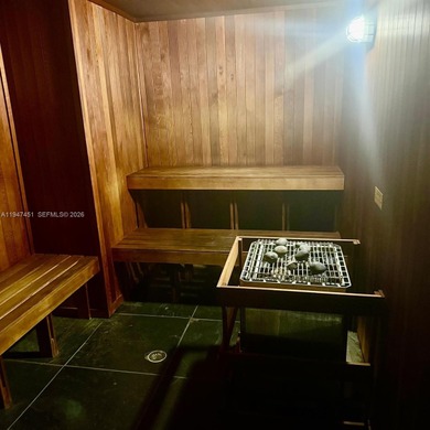 Fully furnished and turnkey residence in the heart of Downtown