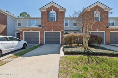 Lake Townhome/Townhouse For Sale in Jacksonville, Florida