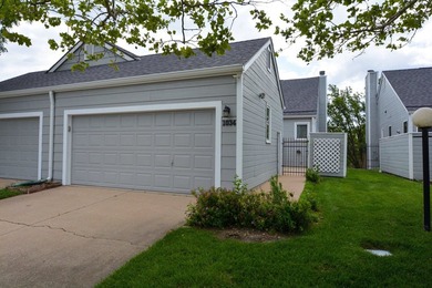 Welcome to lake life fun at Sandpiper Bay! This spacious - photo 1