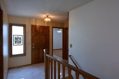 Welcome to lake life fun at Sandpiper Bay! This spacious - photo 4