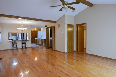 Welcome to lake life fun at Sandpiper Bay! This spacious - photo 6