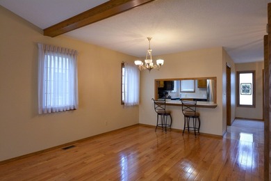 Welcome to lake life fun at Sandpiper Bay! This spacious - photo 7